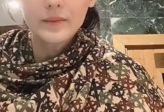张柏芝出镜腰腹再隆起变圆 大围巾遮不住