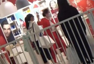 张柏芝逛商场 驼背脖子前倾 衣着朴素无人识