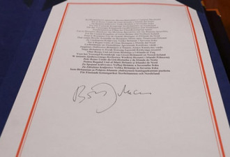 英国首相约翰逊签署《英欧贸易与合作协议》