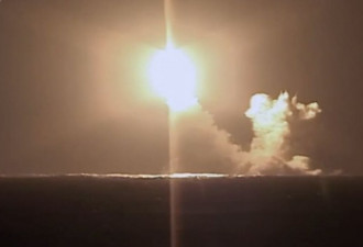 俄罗斯海军核潜艇一次发射四枚洲际弹道导弹