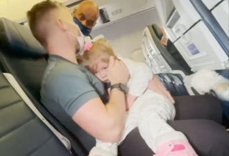 美两岁女童拒戴口罩一家子被赶下飞机