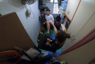 香港情侣在5平米廉租房，看到穷人的遮羞布