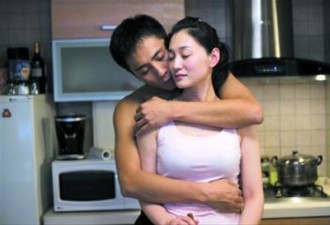 李小冉身材惹火上热搜!曾被男友拿艾滋针头抵喉