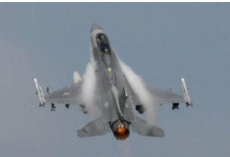 F-16战机竟只用引擎声就成功击退地面敌军
