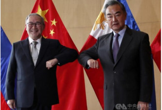 王毅访菲承诺捐50万剂疫苗 中菲签上亿援助协定