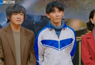 章子怡罕见大夸18岁男演员：你好得太可怕了