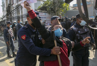 尼泊尔危机持续蔓延 北京高官秘而不宣
