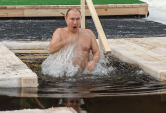 普京零下17度裸身潜入冰水，回击健康谣言