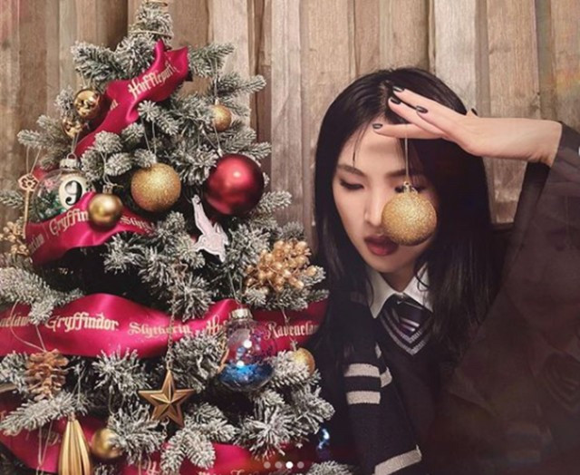 12月20日，姚思为在社交平台发布圣诞节前照片。（Instagram@annabelballerina）