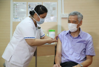 新加坡三种新冠疫苗都买了 李显龙打哪种
