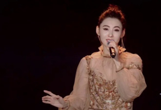 张柏芝胸前的扣子崩开 小沈阳伸手帮挡