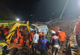才传坠机 印尼再爆严重土石流 11死18伤