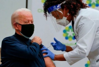 拜登公开接种第二剂新冠疫苗
