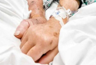 结缡70年老夫妇染疫 同床手牵手相继离世