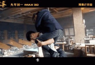 温柔！杨幂骑坐男演员肩上拍打戏 打完摸头