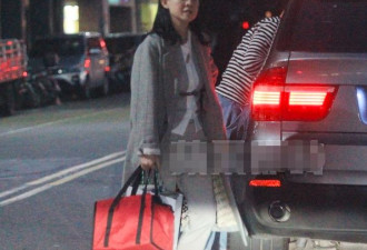 47岁曾宝仪与男友聚餐 相恋16年不谈婚事