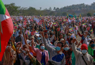 缅甸反政变抗议愈演愈烈，军方持枪巡逻