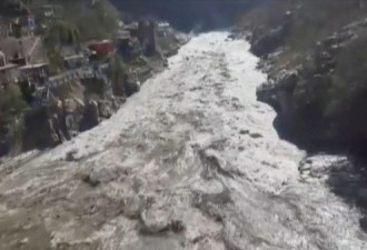 喜马拉雅冰河崩裂 百人丧生 惊悚视频现场图曝