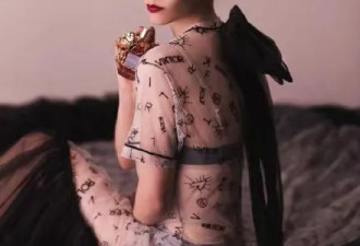 那个被嘲“丑如鱼”的女孩，如今美出天际