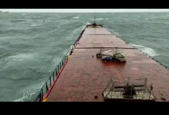巨浪“折断货轮”爆巨响 5分钟沉船3死