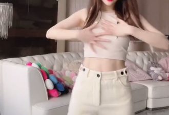 李小璐穿露腰背心秀马甲线，大跳热舞