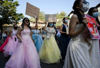 缅甸政变掀示威潮：猛男公主尼姑都上街