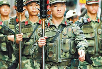 中国武警持“狼牙棒”“流星锤”操演照片流出