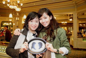 侯佩岑携母上节目，网友却更关心她妈