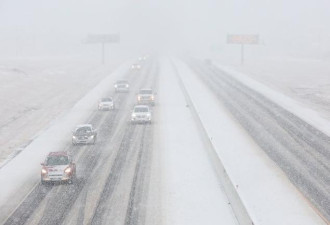 历史性冬季风暴袭击得州 致严重连环车祸