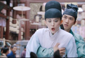 这名男演员紧抓娜扎胸部引发争议！