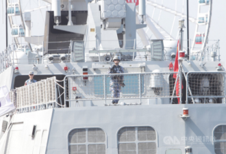 解放军军舰进驻香港市区停泊维多利亚港