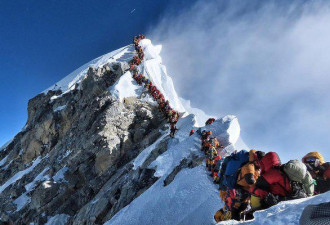 两印度人晒照称登顶珠峰 被尼泊尔揭穿
