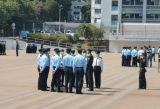 解放军指导 香港纪律部队改学中式步操
