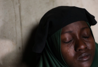 尼日利亚：父母焦急等待300名被绑女孩