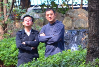 50岁李亚鹏带小19岁女友入住自家酒店