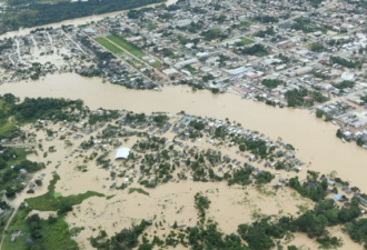 巴西阿克雷州多城遭遇严重洪灾 全州进紧急状态