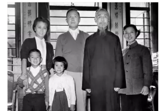 两大名门望族后代沉寂多年 如今改变中国