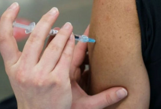 华人自述疫苗副作用:接种者惊现腋下肿块