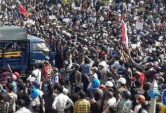 媒证实：缅甸警方向示威者发射实弹，两人死亡
