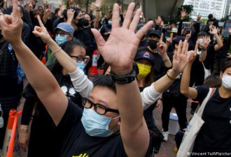 香港民主派初选案提堂 多国吁北京撤告