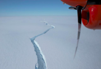 南极基地附近 一座比纽约还大的冰山断裂