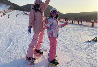 李小璐和已婚男士相约滑雪似情侣