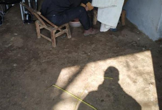 55岁男子娶20岁智障女为妻：本想低调的婚礼
