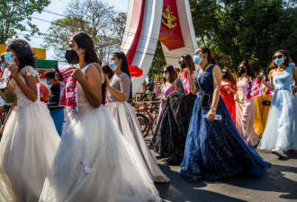 无所畏惧：站在抗议一线的缅甸年轻女性
