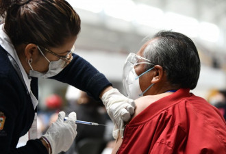 接种率远低于英美欧，中国能否打赢疫苗战？