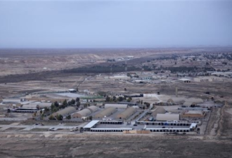 美基地遭10火箭袭击 白宫或军事回应