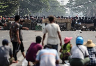 缅甸军方强力应对示威者 多国宣布撤侨