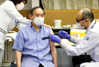 72岁日本首相赴美会见拜登前接种新冠疫苗