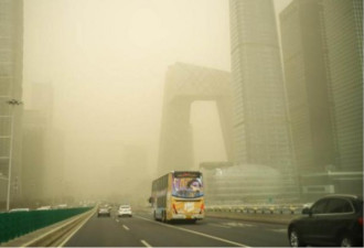 北京下雪成北平 沙尘暴来袭又成了火星