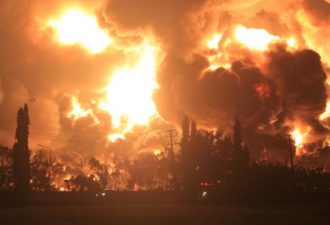 印尼一炼油厂爆炸燃起大火：多人受伤